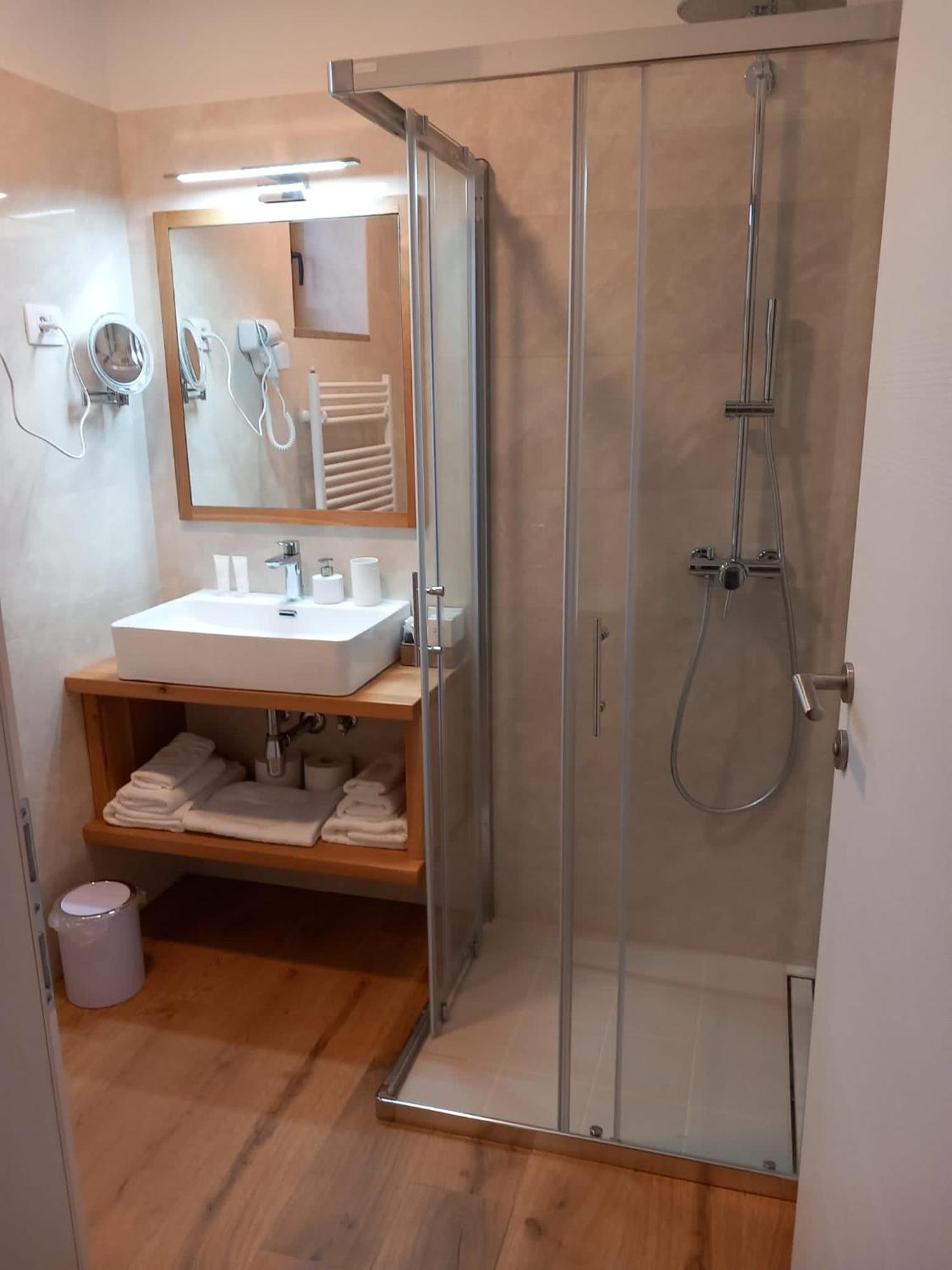 ホテル G House Dutovlje エクステリア 写真